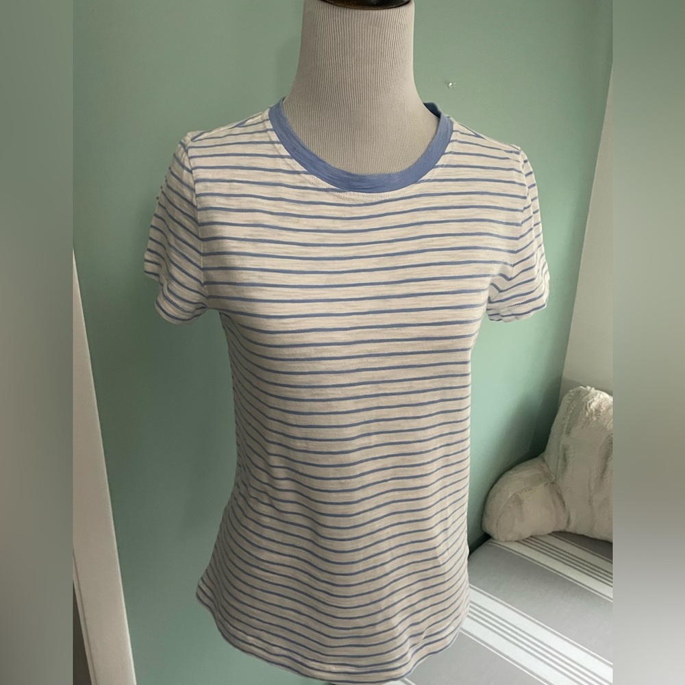 Tee shirt zip back